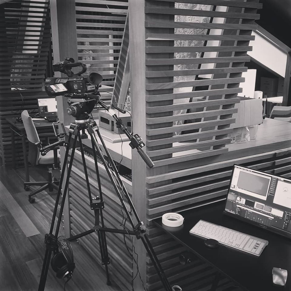 Montaje_Reunión_Empresa_Emisión_Privada_loadinglive